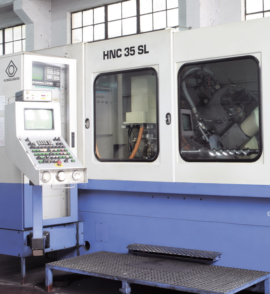 Klingelnberg screw grinding machine — German precision CNC equipment used in manufacturing high-accuracy gear and screw profiles for industrial pump components
